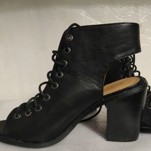 Black shoes with heel